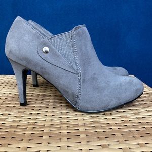 Covington Grey Women’s Booties with Heel Size 7